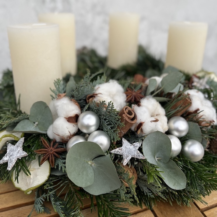 Adventní věnec bílý